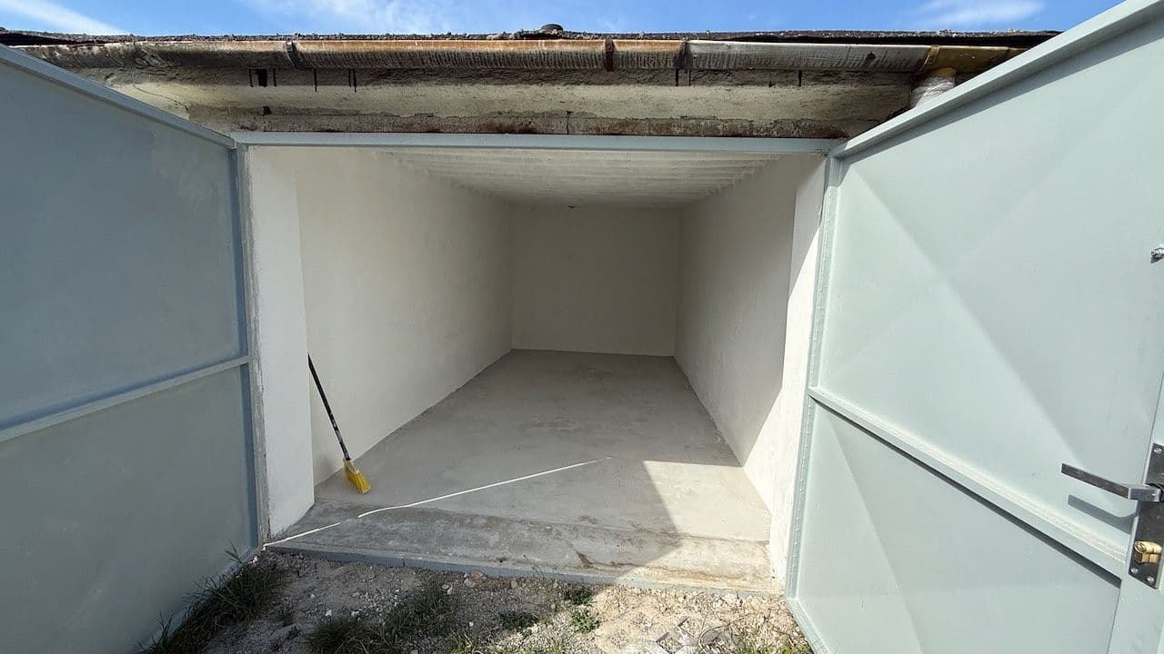 Pronájem garáže 18 m², Plíže, Brno, Jihomoravský kraj Pronájem garáže 18 m², Plíže, Brno, Jihomoravský kraj