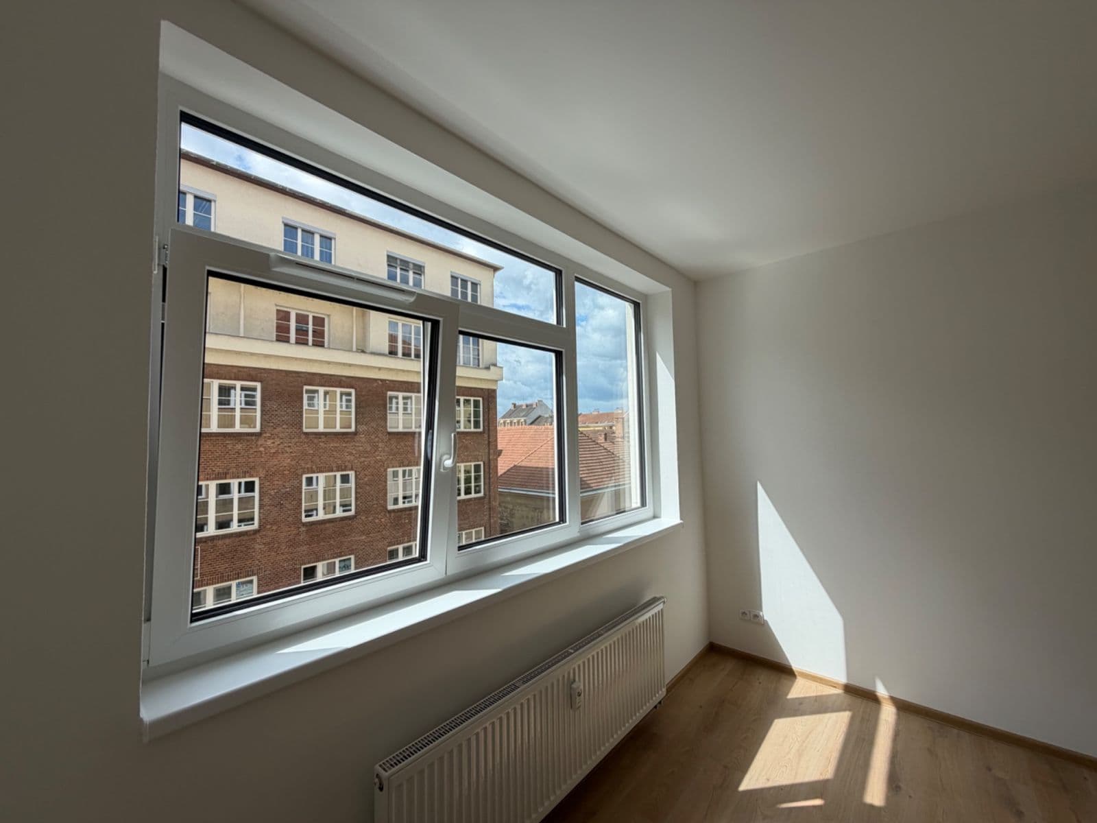 Pronájem bytu 2+kk 36 m², Bratislavská, Brno, Jihomoravský kraj Pronájem bytu 2+kk 36 m², Bratislavská, Brno, Jihomoravský kraj