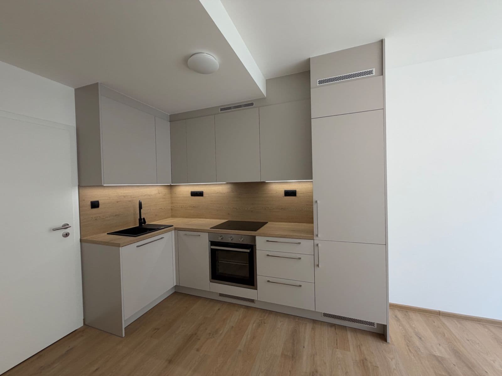 Pronájem bytu 2+kk 36 m², Bratislavská, Brno, Jihomoravský kraj Pronájem bytu 2+kk 36 m², Bratislavská, Brno, Jihomoravský kraj