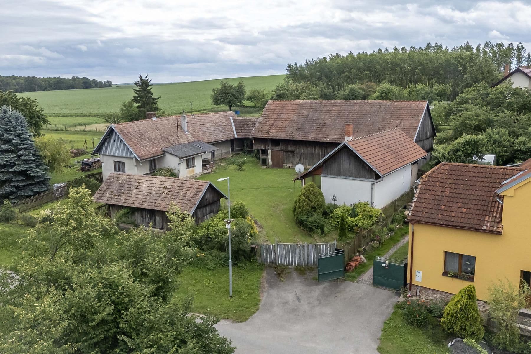 Prodej domu 196 m², pozemek 3.601 m², Běchary, Královéhradecký kraj Prodej domu 196 m², pozemek 3.601 m², Běchary, Královéhradecký kraj