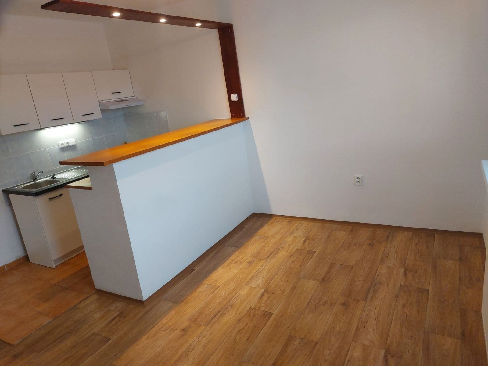 Pronájem bytu 2+kk 40 m², F. L. Čelakovského, Jablonec nad Nisou, Liberecký kraj Pronájem bytu 2+kk 40 m², F. L. Čelakovského, Jablonec nad Nisou, Liberecký kraj