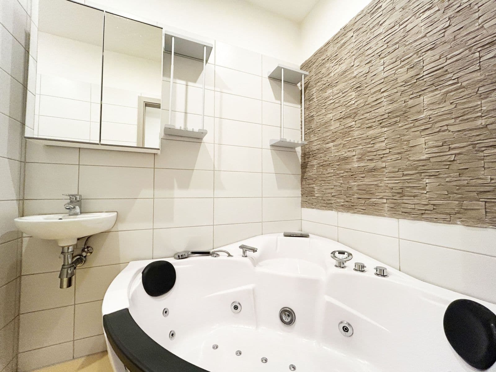 Pronájem bytu 2+1 54 m², Poděbradská, Praha, Praha Pronájem bytu 2+1 54 m², Poděbradská, Praha, Praha