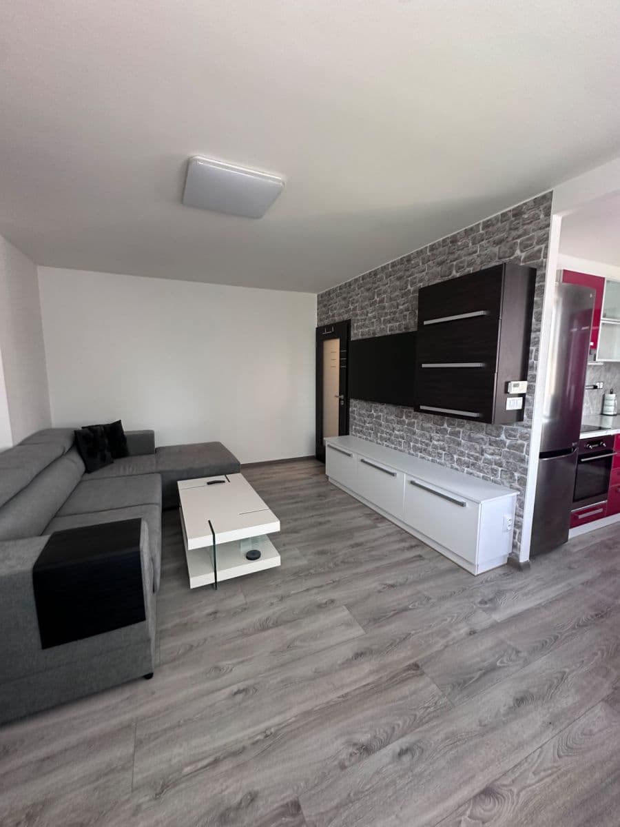 Pronájem bytu 2+kk 48 m², nábřeží T. G. Masaryka, Rakovník, Středočeský kraj Pronájem bytu 2+kk 48 m², nábřeží T. G. Masaryka, Rakovník, Středočeský kraj