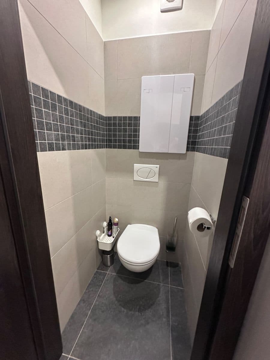 Pronájem bytu 2+kk 48 m², nábřeží T. G. Masaryka, Rakovník, Středočeský kraj Pronájem bytu 2+kk 48 m², nábřeží T. G. Masaryka, Rakovník, Středočeský kraj