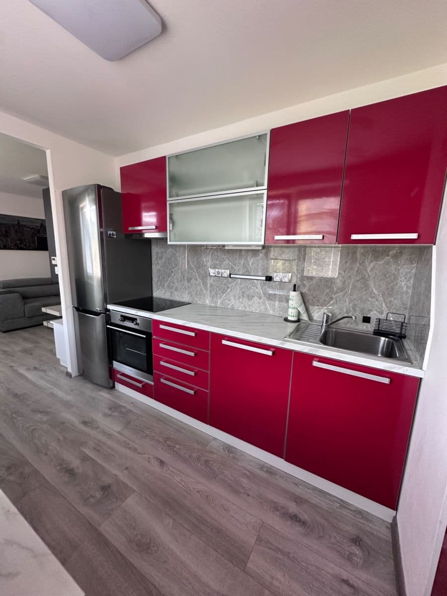Pronájem bytu 2+kk 48 m², nábřeží T. G. Masaryka, Rakovník, Středočeský kraj Pronájem bytu 2+kk 48 m², nábřeží T. G. Masaryka, Rakovník, Středočeský kraj