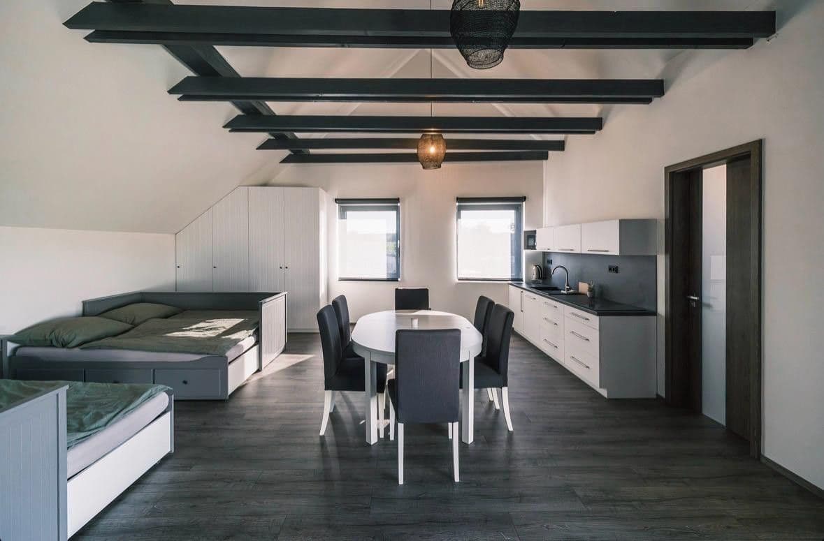 Pronájem bytu 220 m², K Jízdárně, Doubravčice, Středočeský kraj Pronájem bytu 220 m², K Jízdárně, Doubravčice, Středočeský kraj
