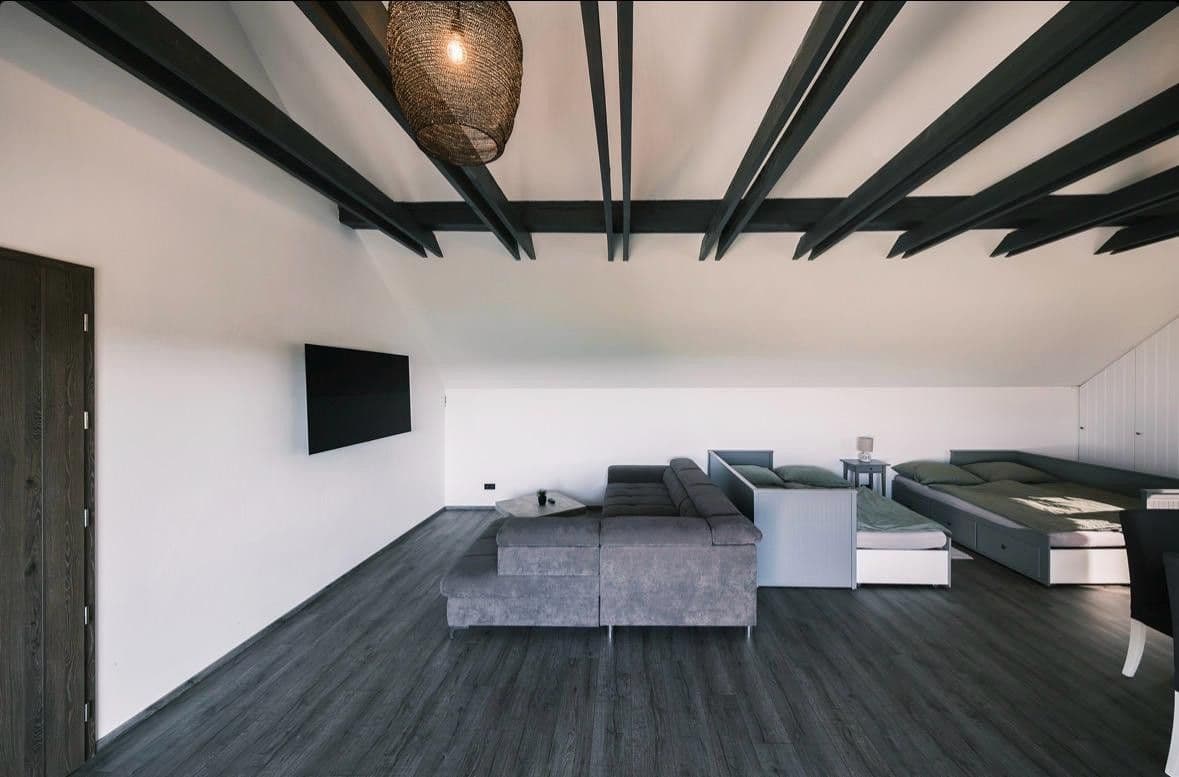 Pronájem bytu 220 m², K Jízdárně, Doubravčice, Středočeský kraj Pronájem bytu 220 m², K Jízdárně, Doubravčice, Středočeský kraj