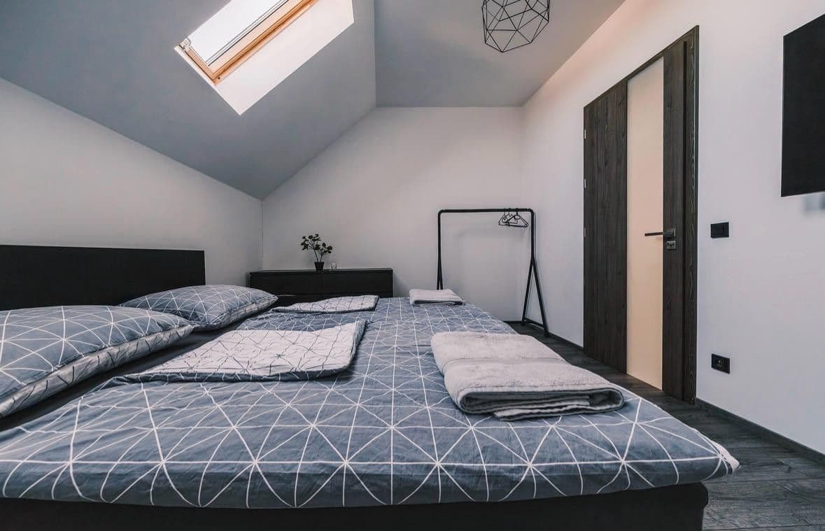 Pronájem bytu 220 m², K Jízdárně, Doubravčice, Středočeský kraj Pronájem bytu 220 m², K Jízdárně, Doubravčice, Středočeský kraj