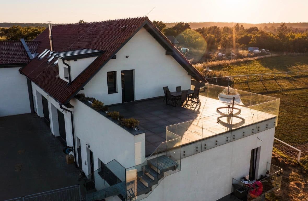 Pronájem bytu 220 m², K Jízdárně, Doubravčice, Středočeský kraj Pronájem bytu 220 m², K Jízdárně, Doubravčice, Středočeský kraj