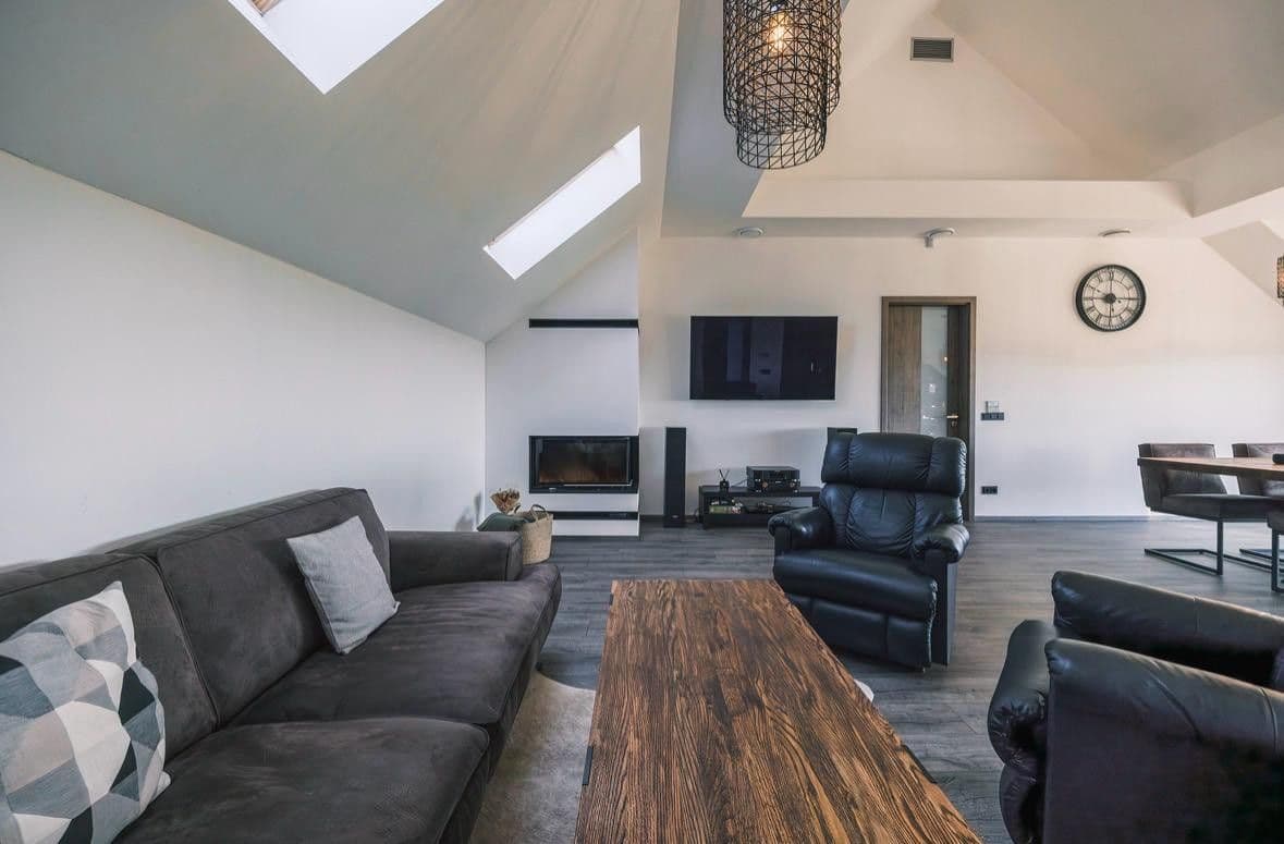 Pronájem bytu 220 m², K Jízdárně, Doubravčice, Středočeský kraj Pronájem bytu 220 m², K Jízdárně, Doubravčice, Středočeský kraj