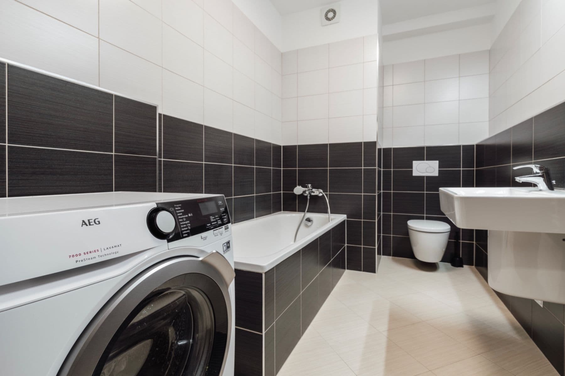 Prodej bytu 2+kk 56 m², Makedonská, Praha, Praha Prodej bytu 2+kk 56 m², Makedonská, Praha, Praha
