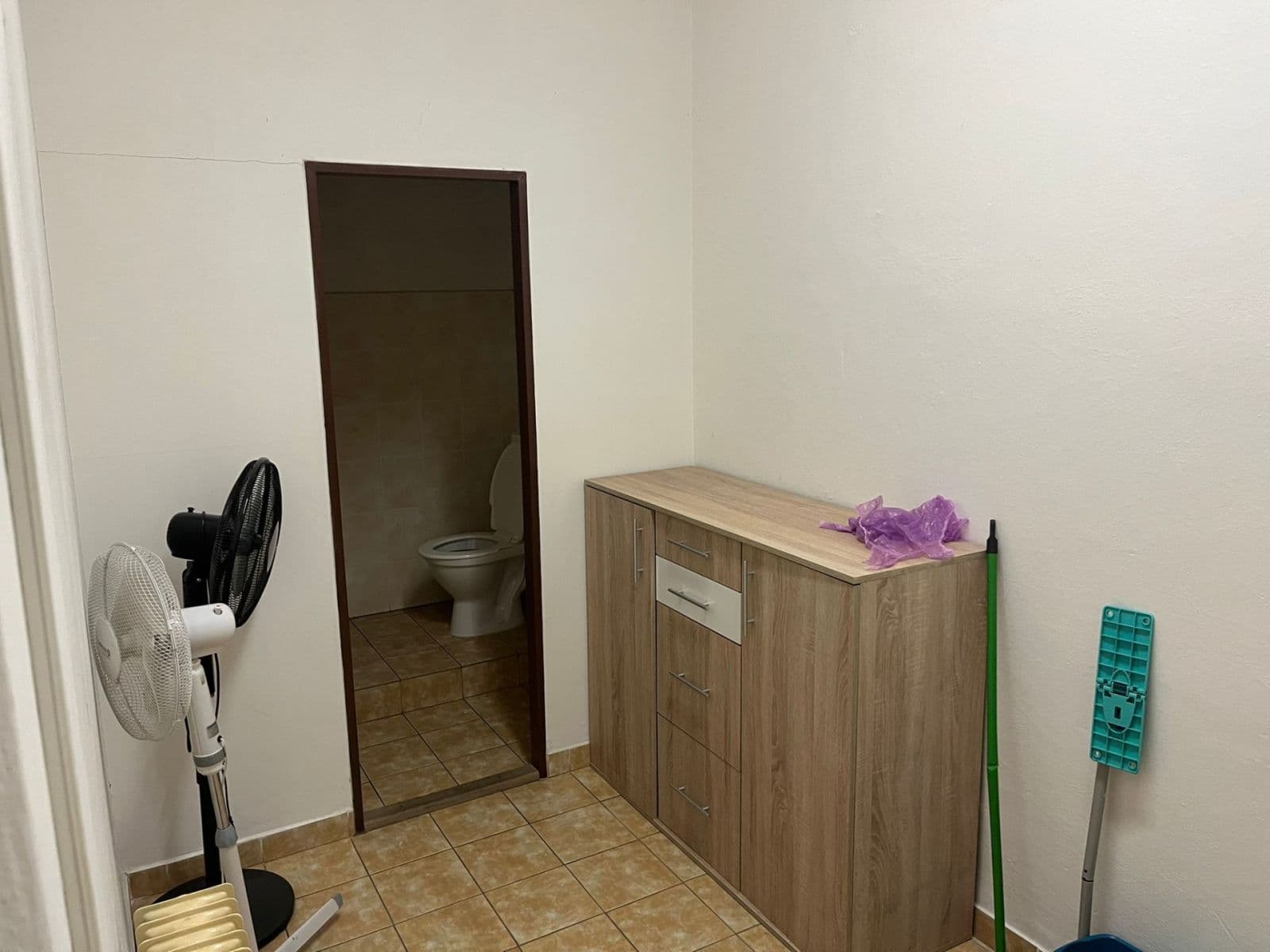 Pronájem kanceláře 42 m², Jana Kubelíka, Most, Ústecký kraj Pronájem kanceláře 42 m², Jana Kubelíka, Most, Ústecký kraj