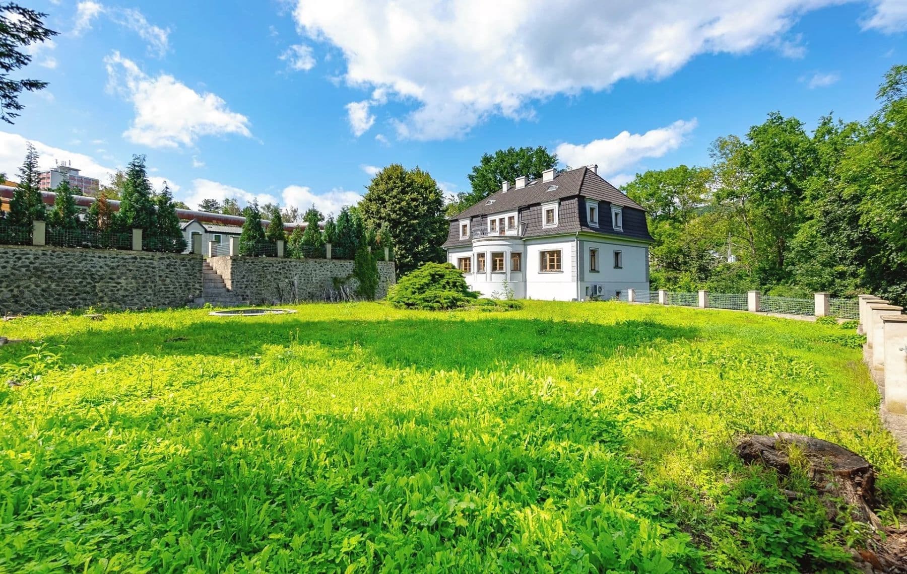 Prodej domu 450 m², pozemek 2.441 m², Elišky Krásnohorské, Ústí nad Labem, Ústecký kraj Prodej domu 450 m², pozemek 2.441 m², Elišky Krásnohorské, Ústí nad Labem, Ústecký kraj