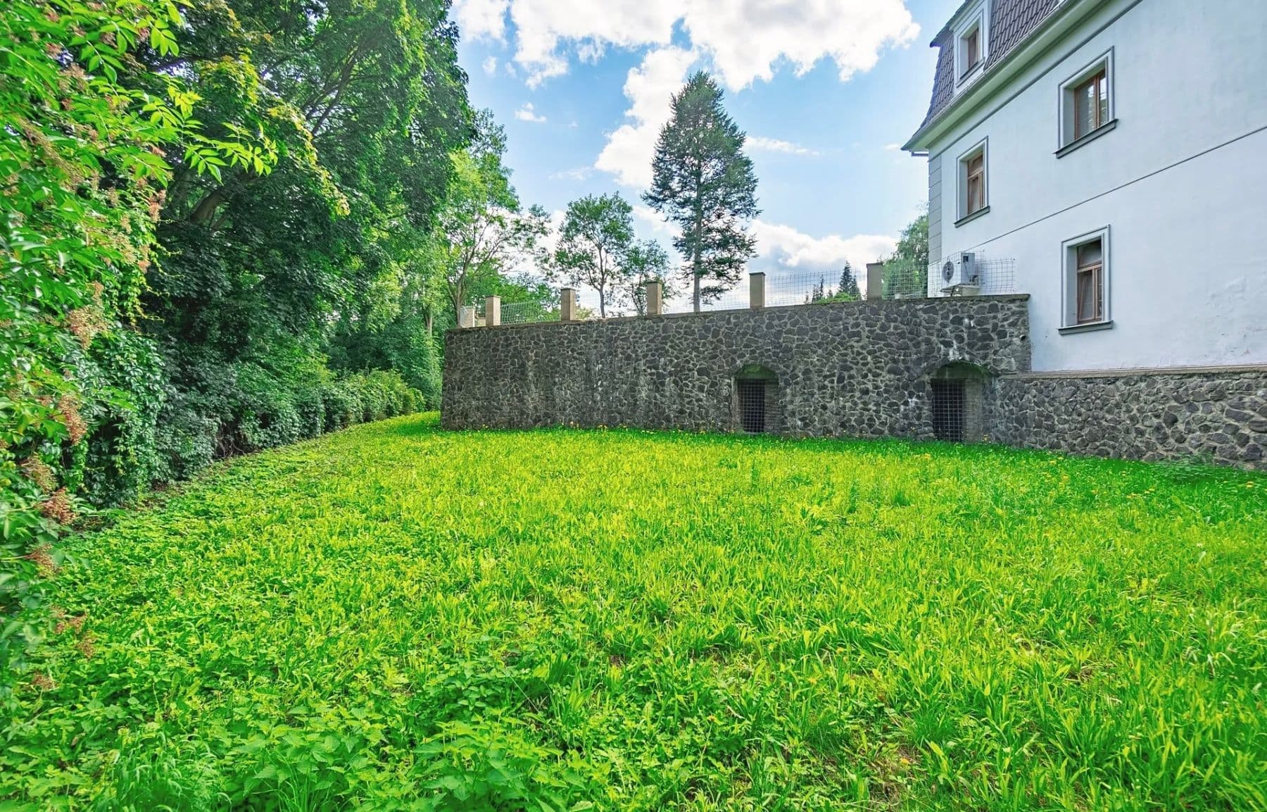 Prodej domu 450 m², pozemek 2.441 m², Elišky Krásnohorské, Ústí nad Labem, Ústecký kraj Prodej domu 450 m², pozemek 2.441 m², Elišky Krásnohorské, Ústí nad Labem, Ústecký kraj