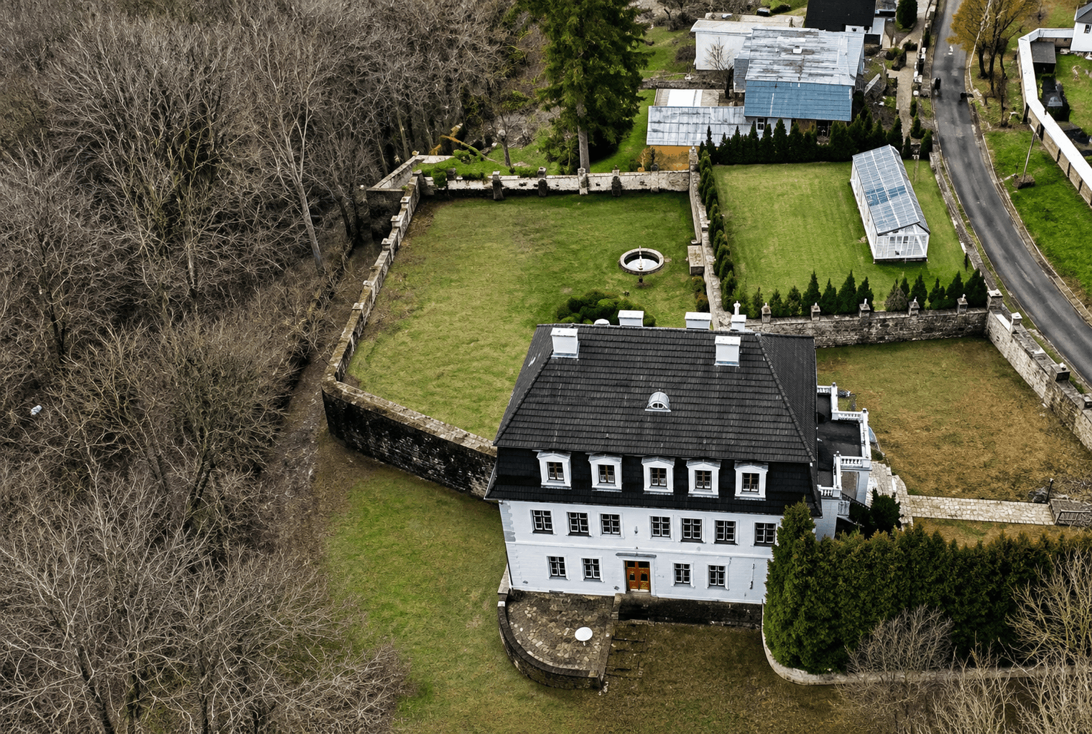 Prodej domu 450 m², pozemek 2.441 m², Elišky Krásnohorské, Ústí nad Labem, Ústecký kraj Prodej domu 450 m², pozemek 2.441 m², Elišky Krásnohorské, Ústí nad Labem, Ústecký kraj
