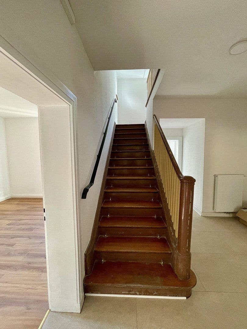 Prodej domu 220 m², pozemek 300 m², Talstr. 71, Frankeneck, Porýní-Falc Prodej domu 220 m², pozemek 300 m², Talstr. 71, Frankeneck, Porýní-Falc
