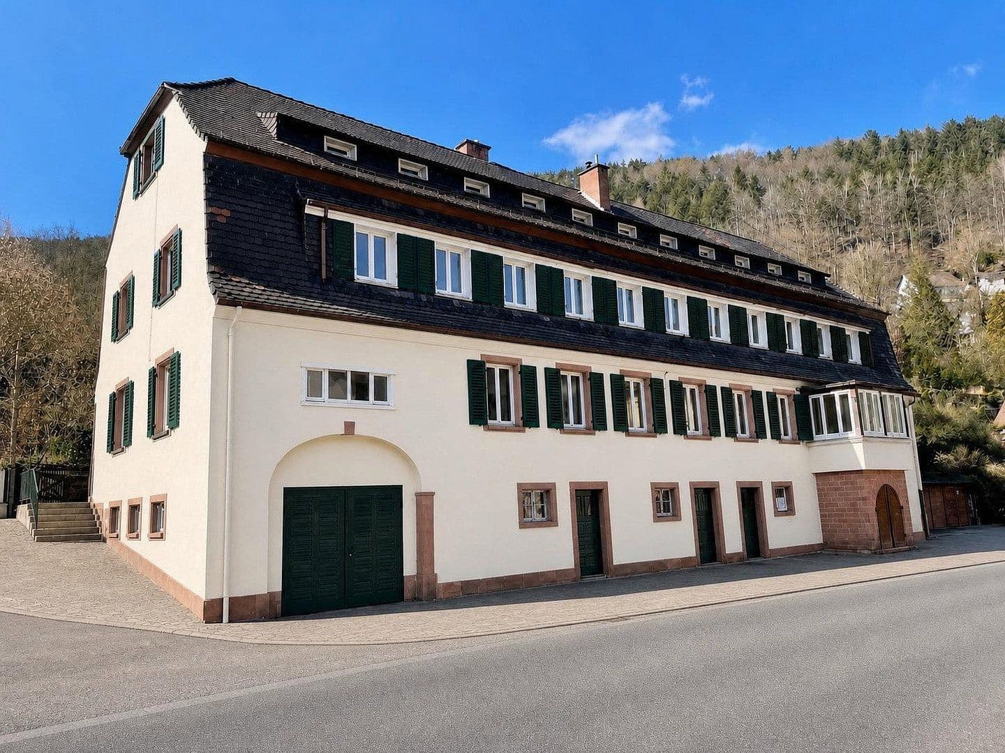 Prodej bytu 5+1 140 m², Talstr. 71, Frankeneck, Porýní-Falc Prodej bytu 5+1 140 m², Talstr. 71, Frankeneck, Porýní-Falc