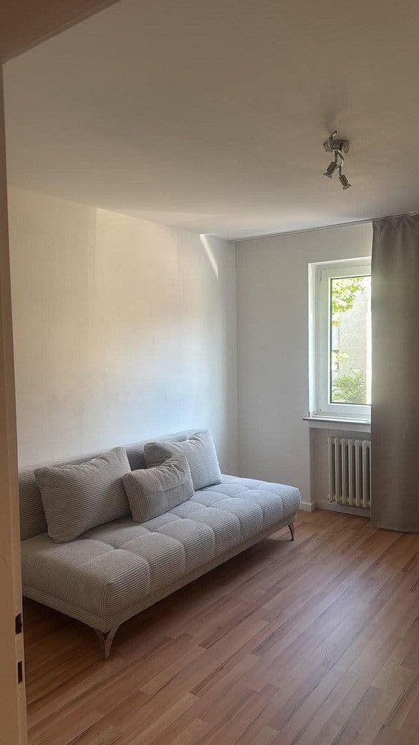 Pronájem bytu 3+1 72 m², Isolanistrasse 18, Köln, Severní Porýní-Vestfálsko Pronájem bytu 3+1 72 m², Isolanistrasse 18, Köln, Severní Porýní-Vestfálsko
