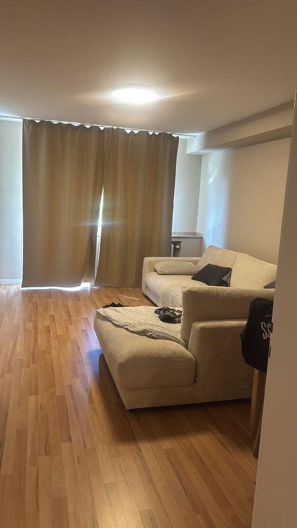Pronájem bytu 3+1 72 m², Isolanistrasse 18, Köln, Severní Porýní-Vestfálsko Pronájem bytu 3+1 72 m², Isolanistrasse 18, Köln, Severní Porýní-Vestfálsko