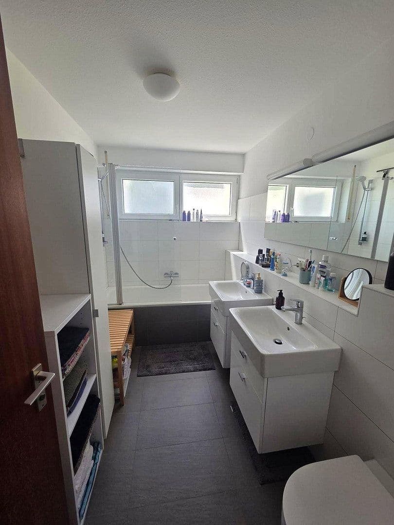 Pronájem bytu 4+1 117 m², Danziger-Straße 40, Tübingen, Bádensko-Württembersko Pronájem bytu 4+1 117 m², Danziger-Straße 40, Tübingen, Bádensko-Württembersko