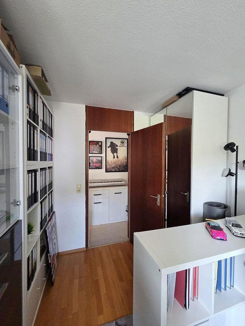 Pronájem bytu 4+1 117 m², Danziger-Straße 40, Tübingen, Bádensko-Württembersko Pronájem bytu 4+1 117 m², Danziger-Straße 40, Tübingen, Bádensko-Württembersko