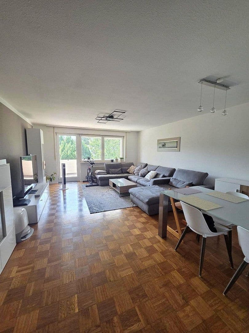Pronájem bytu 4+1 117 m², Danziger-Straße 40, Tübingen, Bádensko-Württembersko Pronájem bytu 4+1 117 m², Danziger-Straße 40, Tübingen, Bádensko-Württembersko