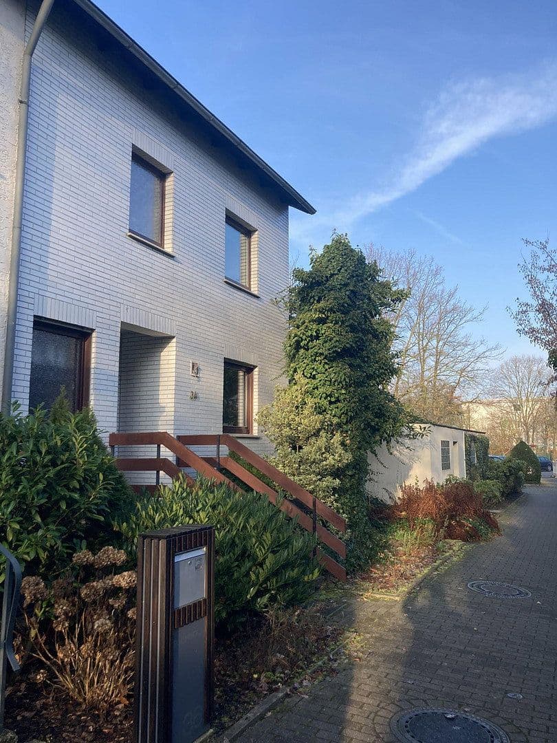 Prodej domu 154 m², pozemek 373 m², Eichstraße 34, Langenhagen, Dolní Sasko Prodej domu 154 m², pozemek 373 m², Eichstraße 34, Langenhagen, Dolní Sasko