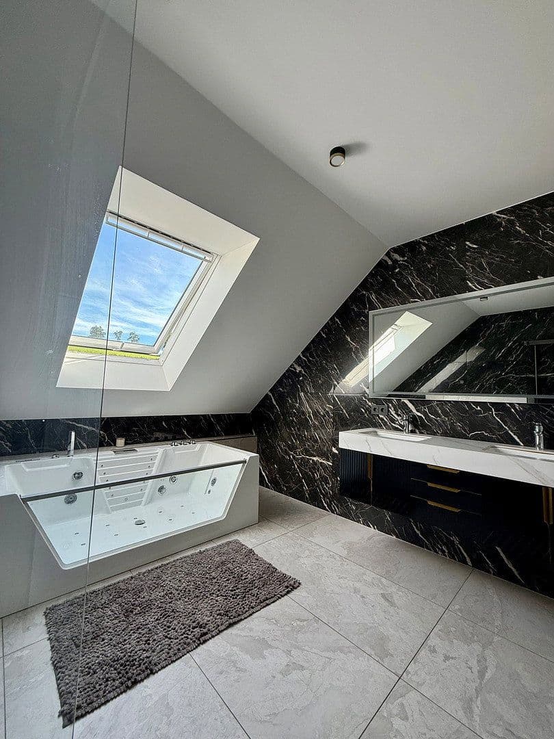 Prodej domu 181 m², pozemek 999 m², Niederhof, Waldbröl, Severní Porýní-Vestfálsko Prodej domu 181 m², pozemek 999 m², Niederhof, Waldbröl, Severní Porýní-Vestfálsko