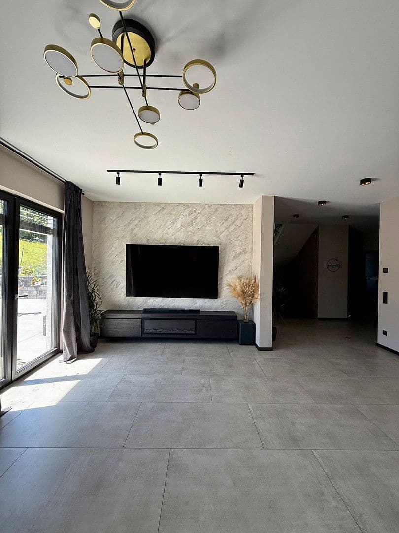 Prodej domu 181 m², pozemek 999 m², Niederhof, Waldbröl, Severní Porýní-Vestfálsko Prodej domu 181 m², pozemek 999 m², Niederhof, Waldbröl, Severní Porýní-Vestfálsko