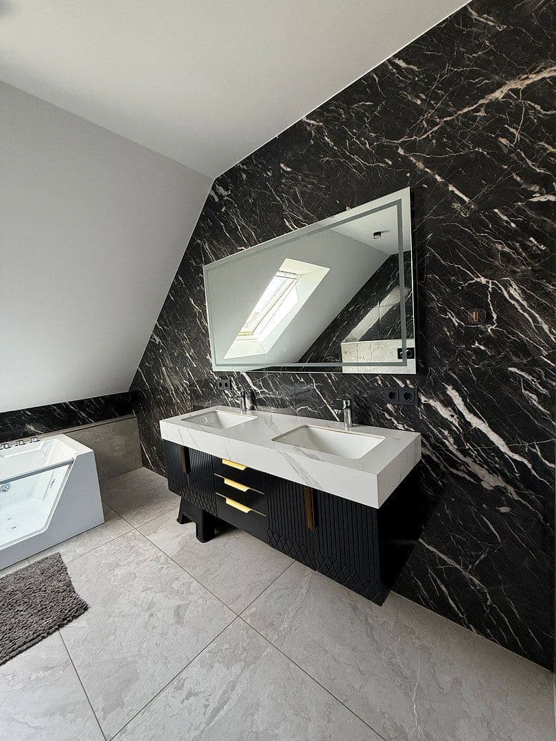 Prodej domu 181 m², pozemek 999 m², Niederhof, Waldbröl, Severní Porýní-Vestfálsko Prodej domu 181 m², pozemek 999 m², Niederhof, Waldbröl, Severní Porýní-Vestfálsko