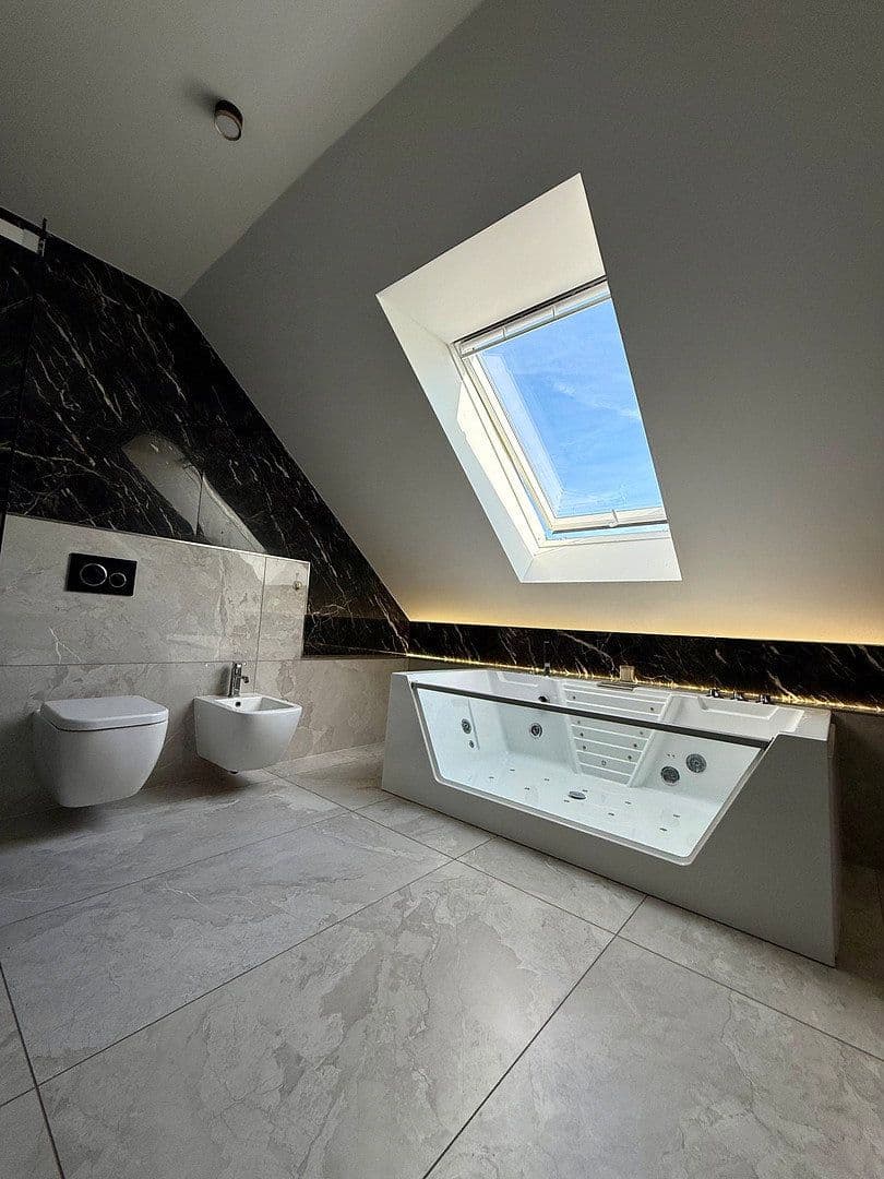 Prodej domu 181 m², pozemek 999 m², Niederhof, Waldbröl, Severní Porýní-Vestfálsko Prodej domu 181 m², pozemek 999 m², Niederhof, Waldbröl, Severní Porýní-Vestfálsko