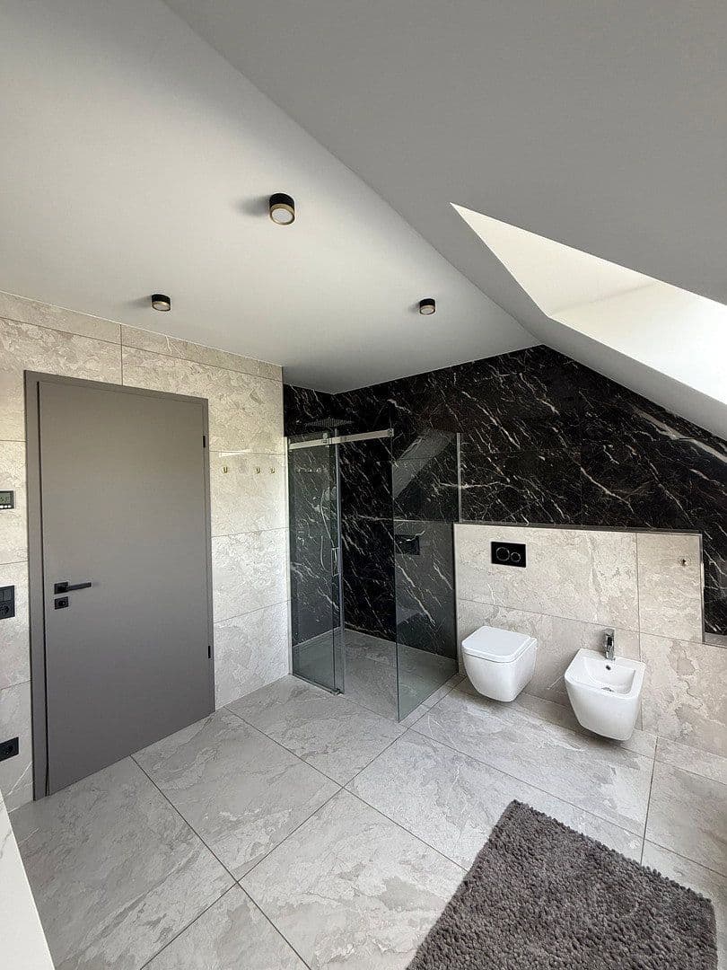 Prodej domu 181 m², pozemek 999 m², Niederhof, Waldbröl, Severní Porýní-Vestfálsko Prodej domu 181 m², pozemek 999 m², Niederhof, Waldbröl, Severní Porýní-Vestfálsko