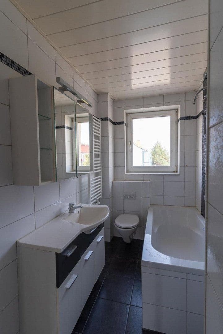 Pronájem bytu 3+1 67 m², Richardstr. 30, Nienburg (Saale), Sasko-Anhaltsko Pronájem bytu 3+1 67 m², Richardstr. 30, Nienburg (Saale), Sasko-Anhaltsko