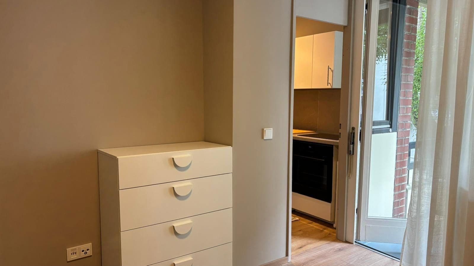 Pronájem bytu 1+1 28 m², Arcostr 10, Berlin, Berlín Pronájem bytu 1+1 28 m², Arcostr 10, Berlin, Berlín