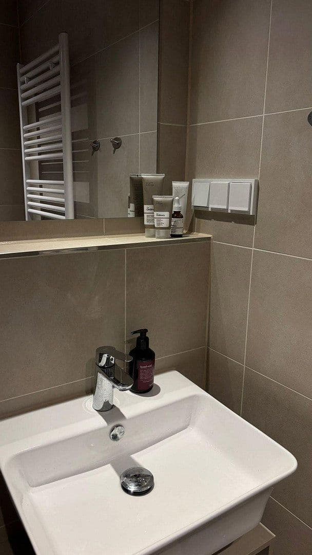 Pronájem bytu 1+1 28 m², Arcostr 10, Berlin, Berlín Pronájem bytu 1+1 28 m², Arcostr 10, Berlin, Berlín