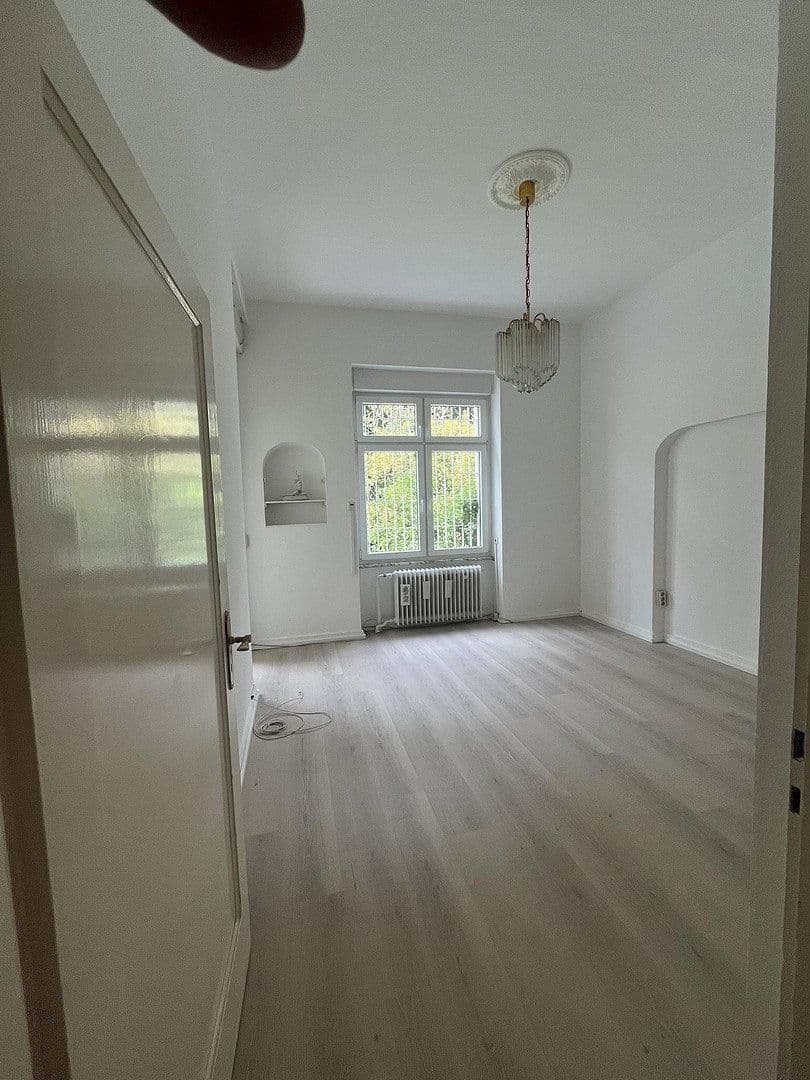 Pronájem bytu 5+1 155 m², Körnerstr.18, Offenbach, Hessen Pronájem bytu 5+1 155 m², Körnerstr.18, Offenbach, Hessen