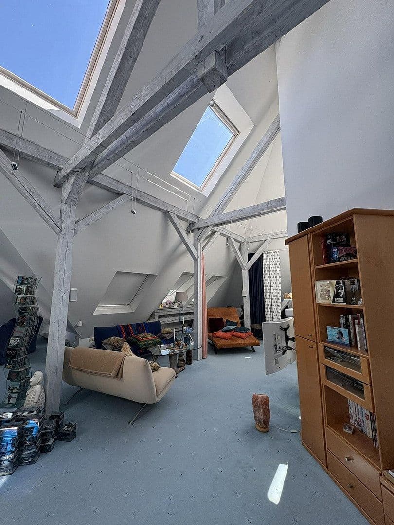 Pronájem bytu 3+1 214 m², Hannover, Dolní Sasko Pronájem bytu 3+1 214 m², Hannover, Dolní Sasko