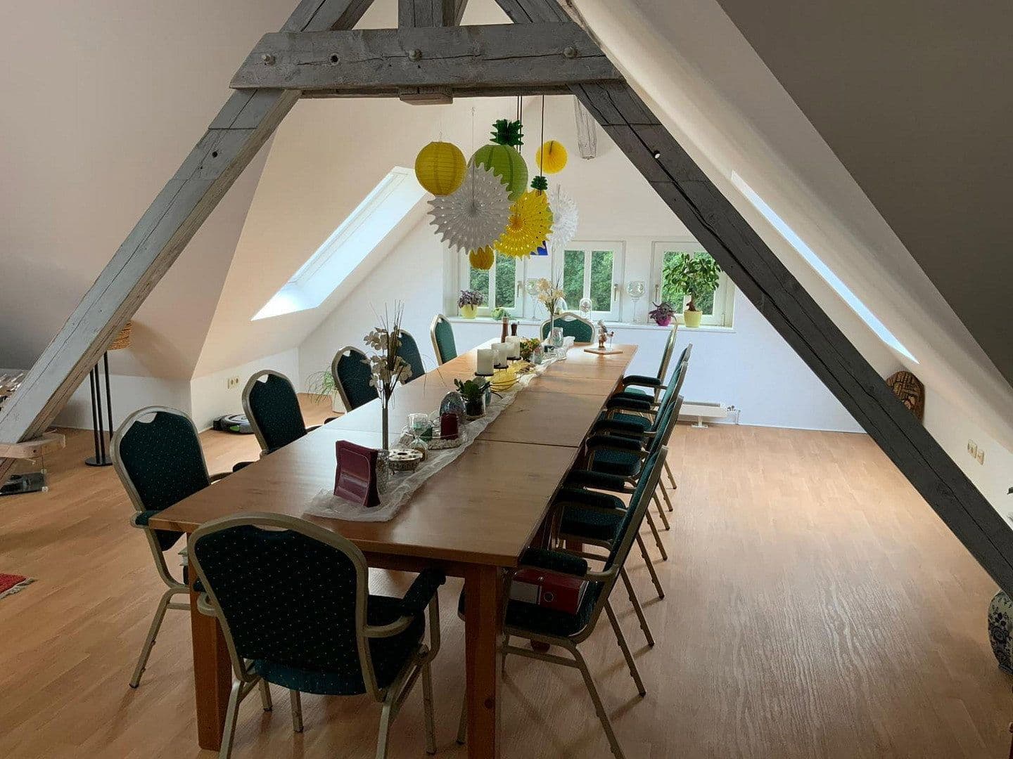 Pronájem bytu 3+1 214 m², Hannover, Dolní Sasko Pronájem bytu 3+1 214 m², Hannover, Dolní Sasko