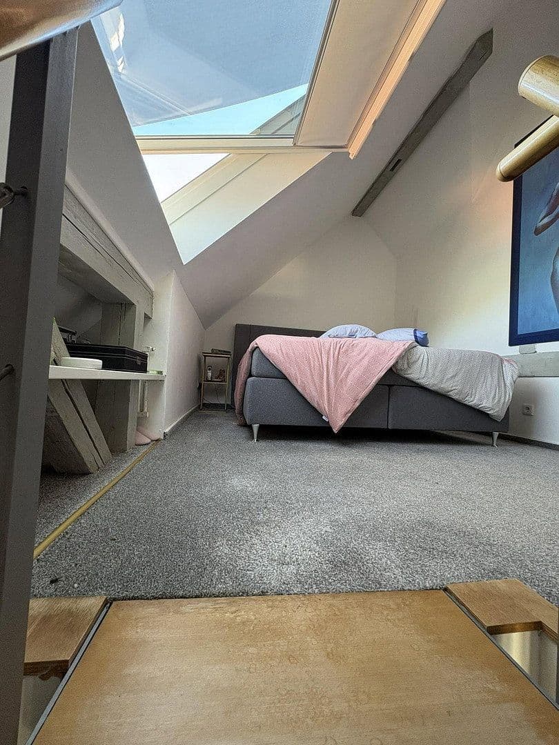 Pronájem bytu 3+1 214 m², Hannover, Dolní Sasko Pronájem bytu 3+1 214 m², Hannover, Dolní Sasko
