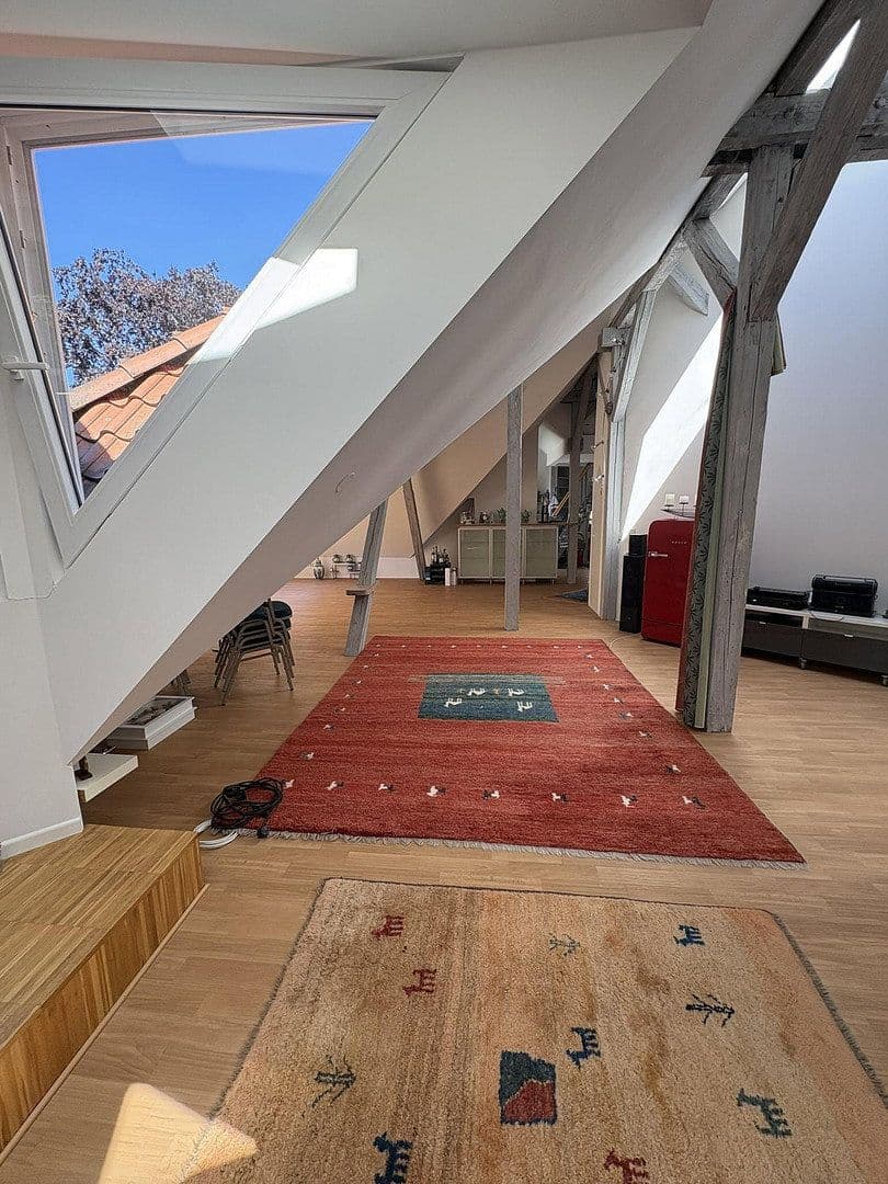Pronájem bytu 3+1 214 m², Hannover, Dolní Sasko Pronájem bytu 3+1 214 m², Hannover, Dolní Sasko