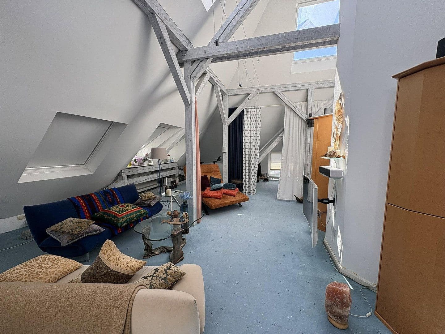 Pronájem bytu 3+1 214 m², Hannover, Dolní Sasko Pronájem bytu 3+1 214 m², Hannover, Dolní Sasko