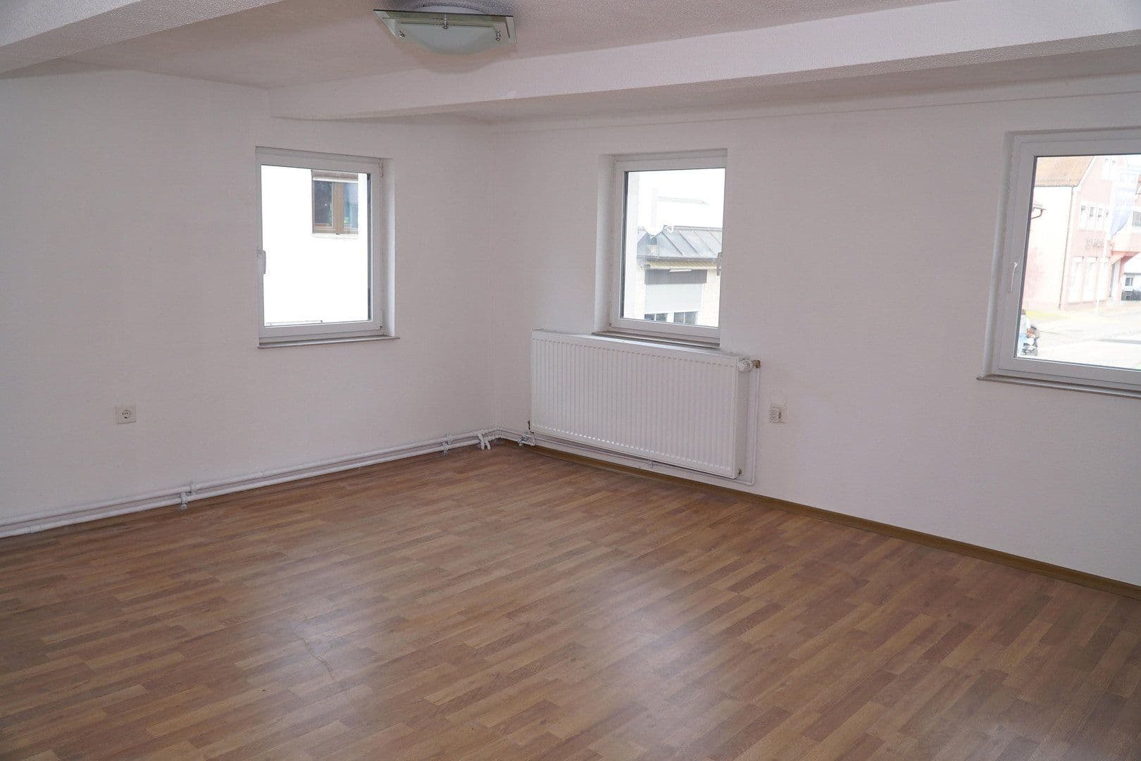 Prodej domu 129 m², pozemek 100 m², Oberanger 19, Eichendorf, Bavorsko Prodej domu 129 m², pozemek 100 m², Oberanger 19, Eichendorf, Bavorsko