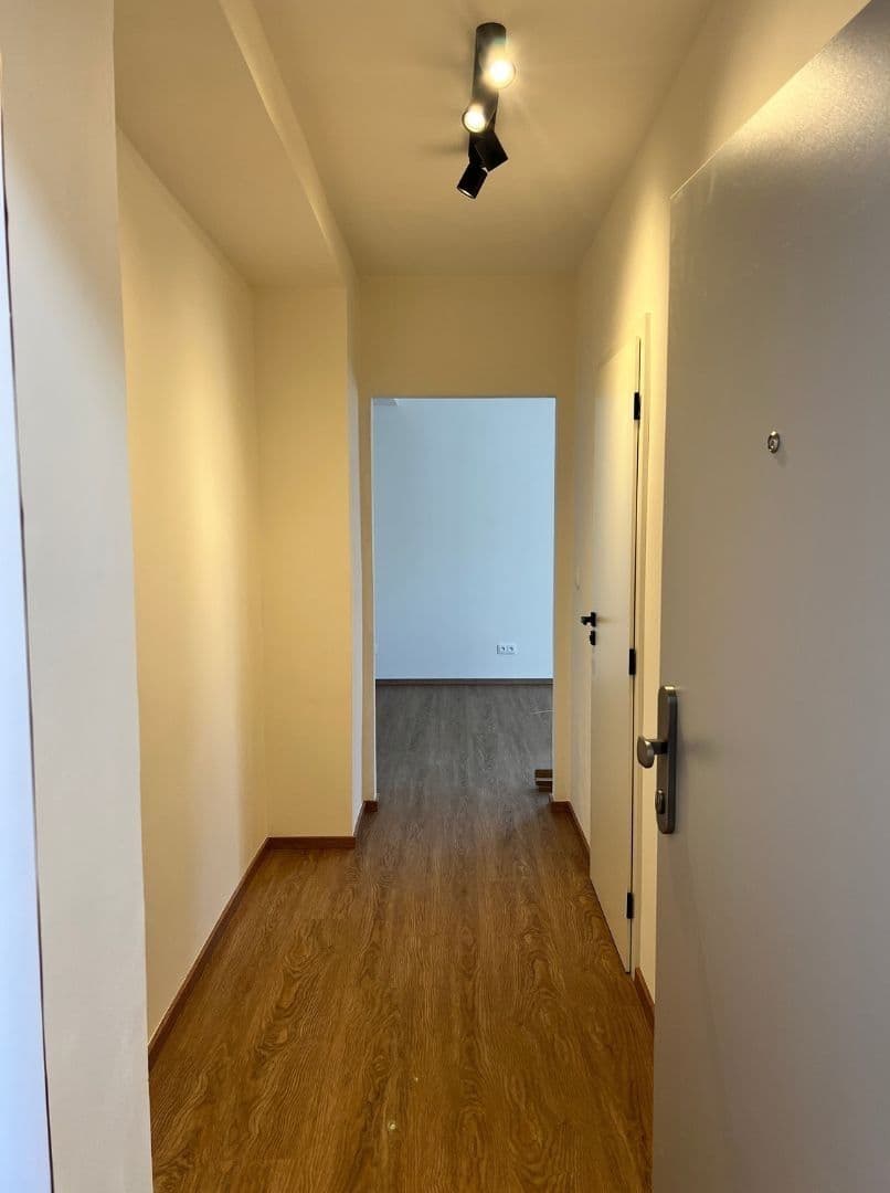 Pronájem bytu 2+kk 49 m², Sídliště Generála J. Kholla, Rakovník, Středočeský kraj Pronájem bytu 2+kk 49 m², Sídliště Generála J. Kholla, Rakovník, Středočeský kraj