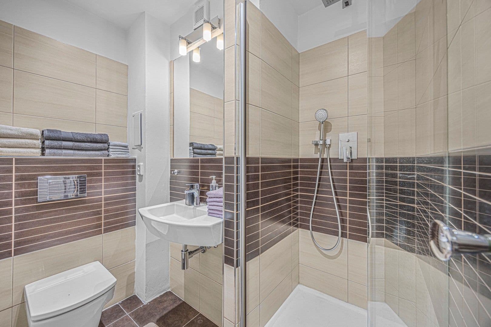 Pronájem bytu 1+kk 30 m², Jakutská, Praha, Praha Pronájem bytu 1+kk 30 m², Jakutská, Praha, Praha