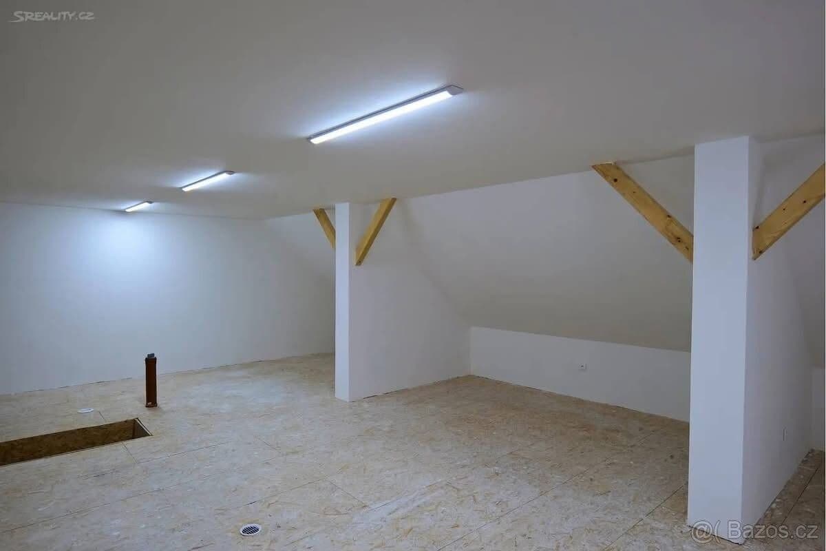 Prodej domu 200 m², pozemek 800 m², Moravany, Jihomoravský kraj Prodej domu 200 m², pozemek 800 m², Moravany, Jihomoravský kraj