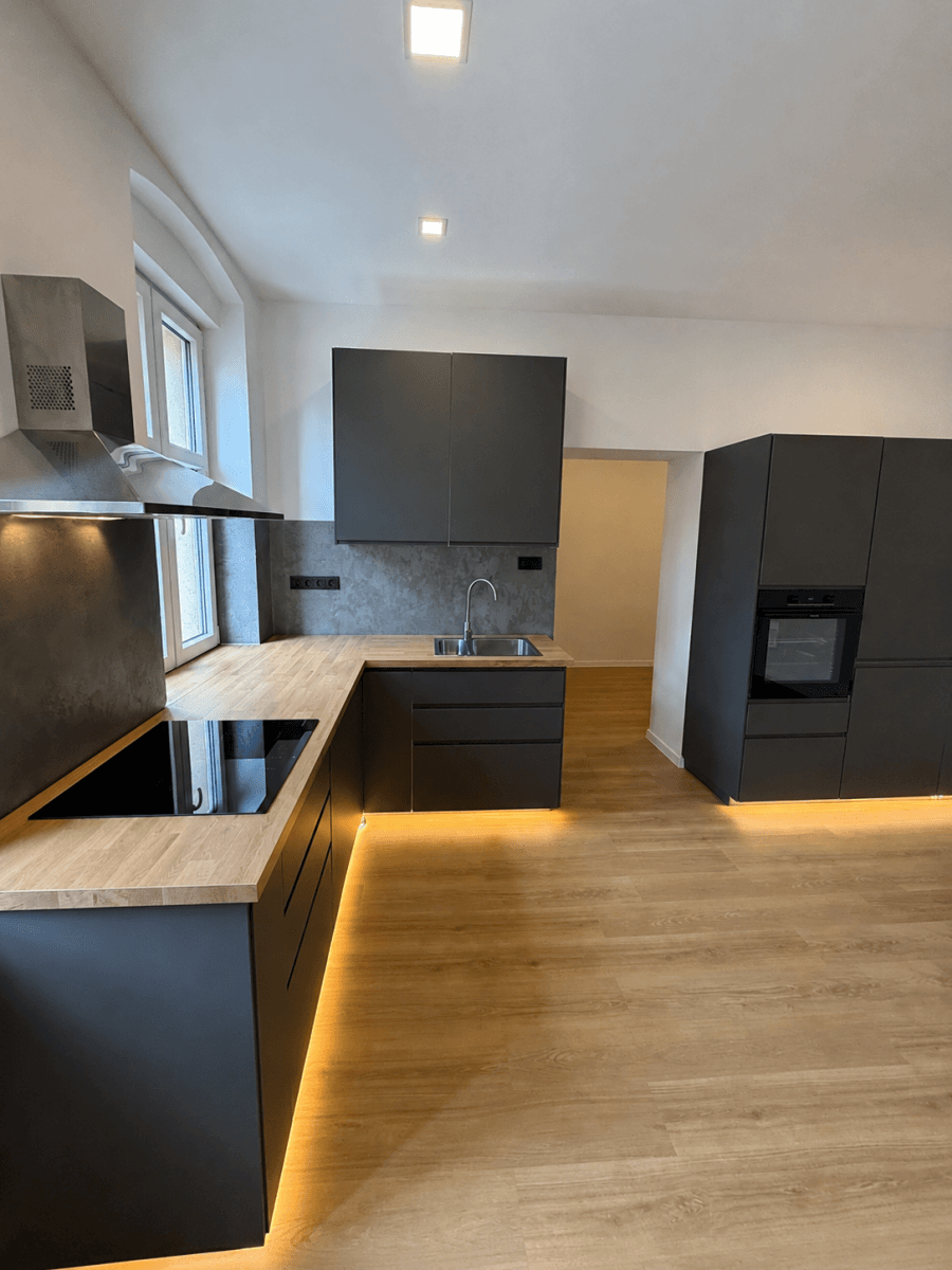 Prodej bytu 2+kk 43 m², Závodu míru, Karlovy Vary, Karlovarský kraj Prodej bytu 2+kk 43 m², Závodu míru, Karlovy Vary, Karlovarský kraj