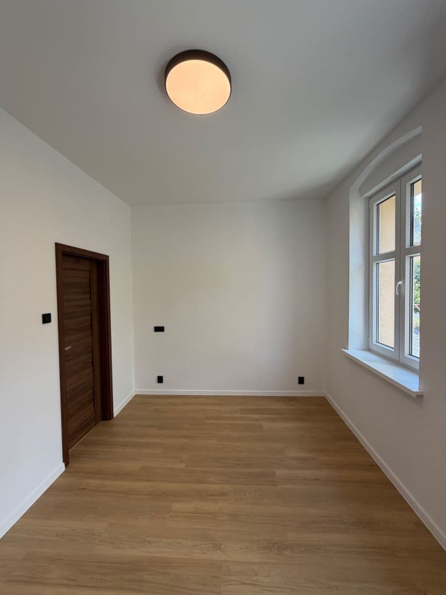 Prodej bytu 2+kk 43 m², Závodu míru, Karlovy Vary, Karlovarský kraj Prodej bytu 2+kk 43 m², Závodu míru, Karlovy Vary, Karlovarský kraj