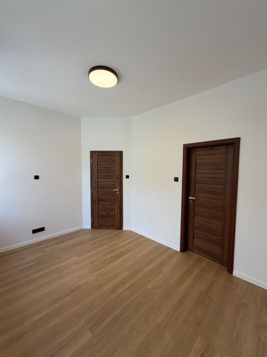 Prodej bytu 2+kk 43 m², Závodu míru, Karlovy Vary, Karlovarský kraj Prodej bytu 2+kk 43 m², Závodu míru, Karlovy Vary, Karlovarský kraj