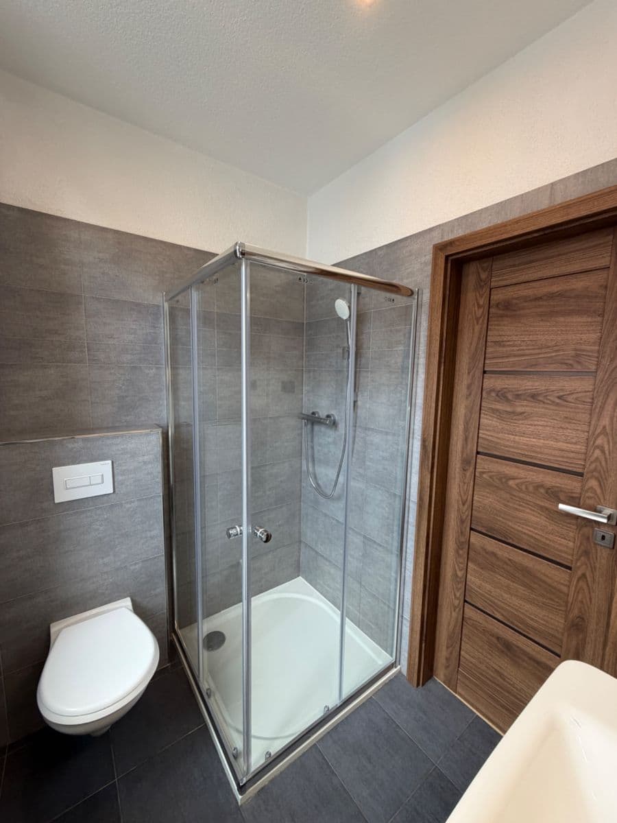 Prodej bytu 2+kk 43 m², Závodu míru, Karlovy Vary, Karlovarský kraj Prodej bytu 2+kk 43 m², Závodu míru, Karlovy Vary, Karlovarský kraj