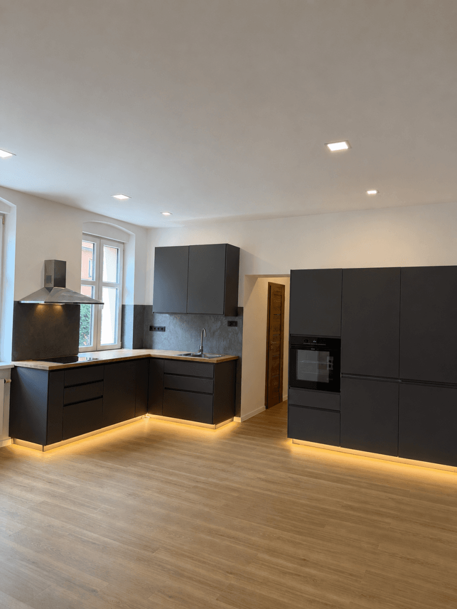 Prodej bytu 2+kk 43 m², Závodu míru, Karlovy Vary, Karlovarský kraj Prodej bytu 2+kk 43 m², Závodu míru, Karlovy Vary, Karlovarský kraj